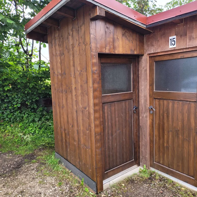 Bauteilmontage mit sichtbaren Anschlussdetails im Bestand