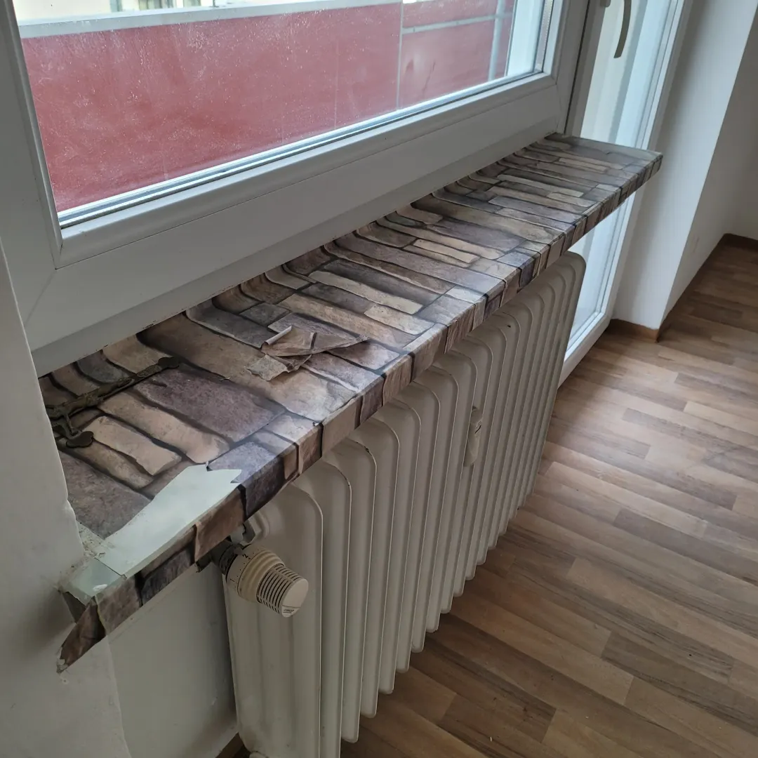 Fensterbank und Anschlussbereich vor der Erneuerung