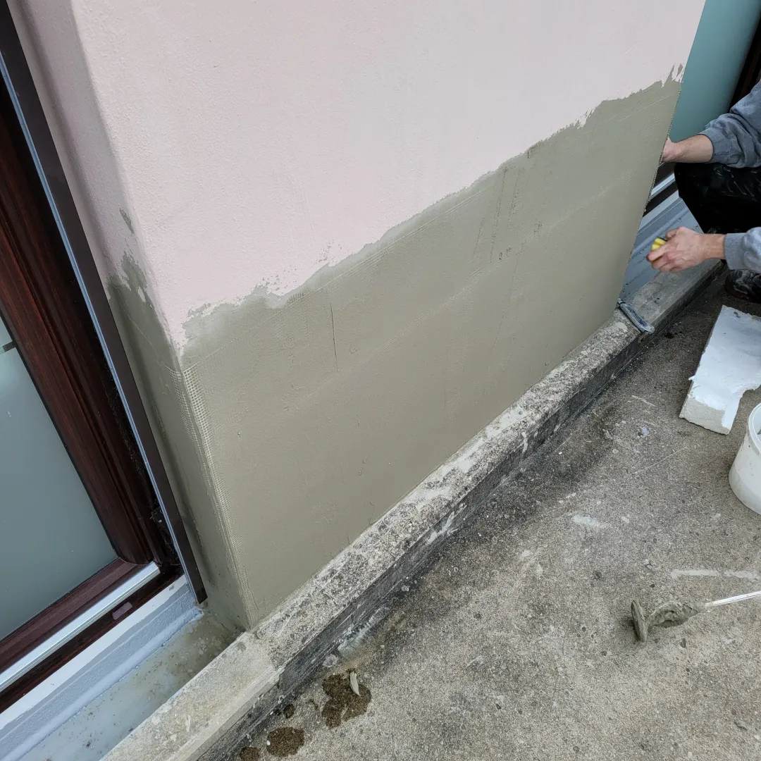 Vorbereiteter Anschlussbereich an Balkon und Außenwand
