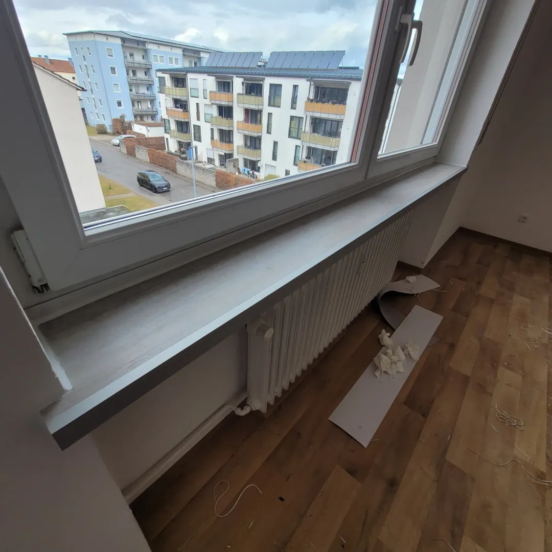 Neu aufgebauter Anschlussbereich an einem Fenster
