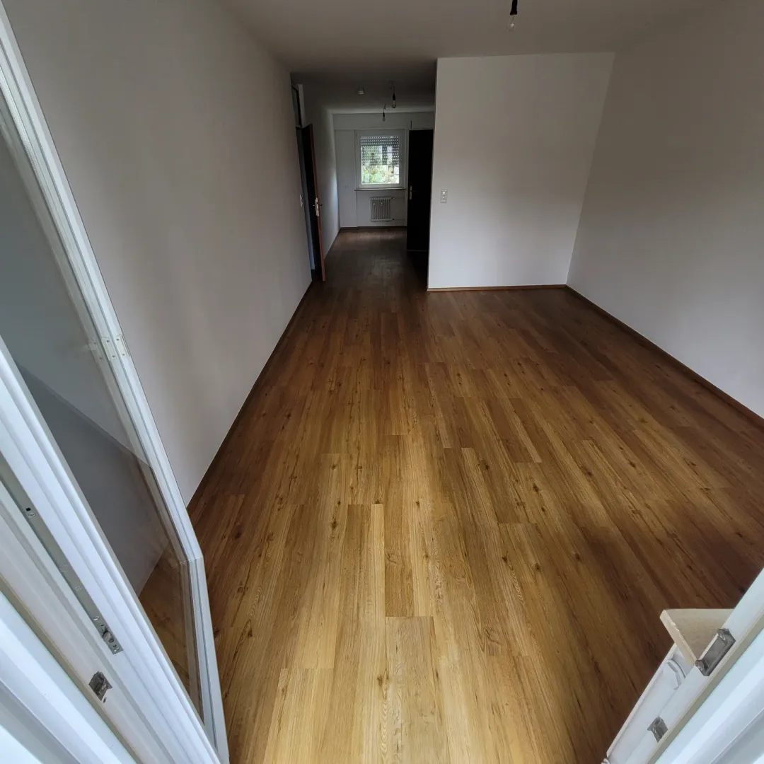 Innenräume mit durchgehend verlegtem Holzboden
