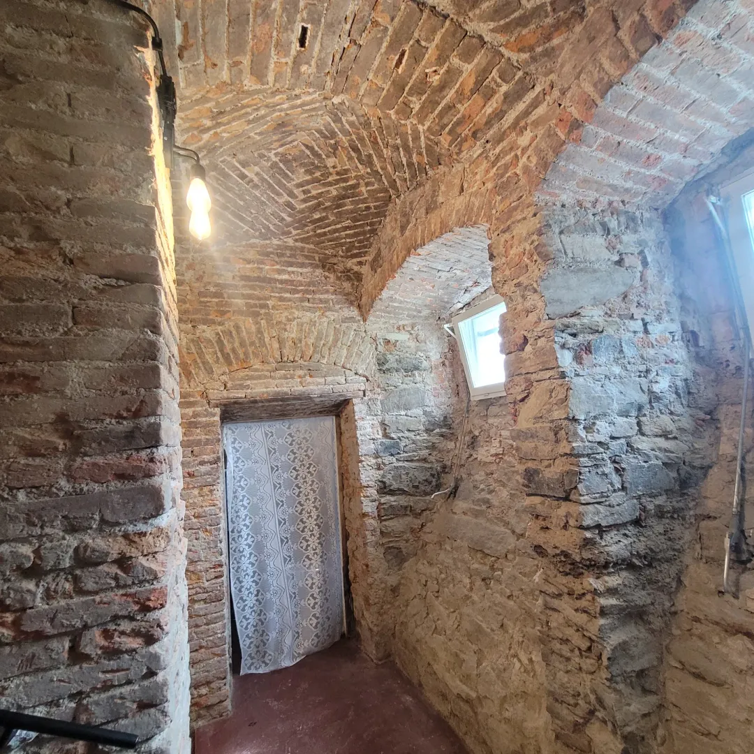 Freigelegtes Mauerwerk in einem Bestandsraum